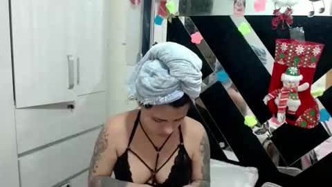 daphne877046 online show from 11/17/25, 06:46