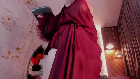 Daphne online show from 10/29/25, 01:41