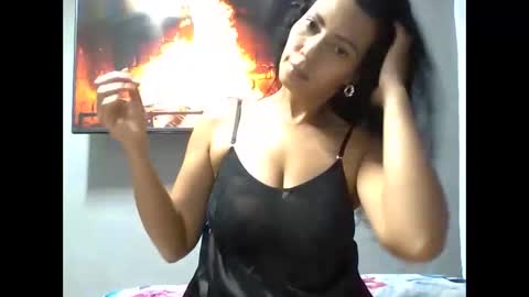 daphnerosses online show from 10/16/25, 02:40