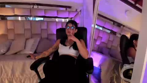 Daphne online show from 09/11/25, 12:38