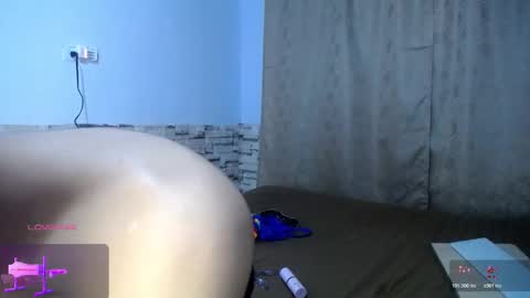 Snapshot of darasweet19 chatting on 11/15/25, 11:32 MAX online show from 11/15/25, 11:32