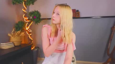 Kami online show from 11/30/25, 02:37