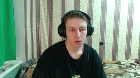 Snapshot of darienlarge chatting on 10/22/25, 03:40 darienlarge online show from 10/22/25, 03:40