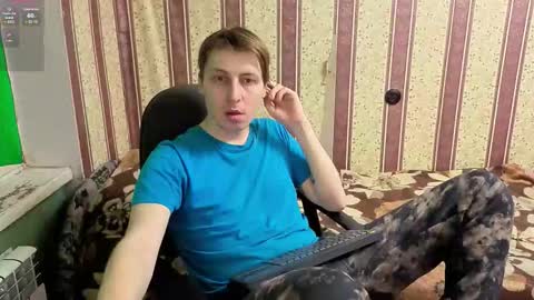 Snapshot of darienlarge chatting on 12/14/25, 07:07 darienlarge online show from 12/14/25, 07:07