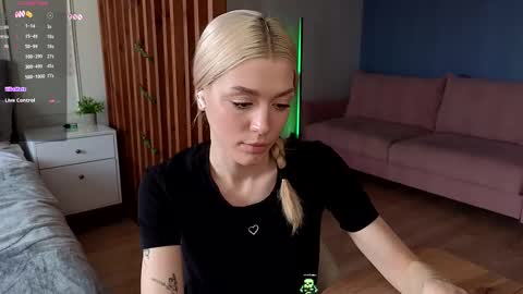 Snapshot of darilboom chatting on 03/12/26, 12:44 darilboom online show from 03/12/26, 12:44