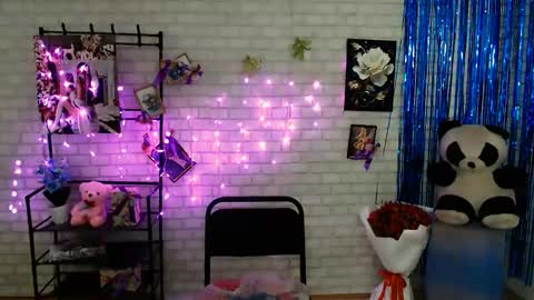 Snapshot of darina_m_ chatting on 01/25/25, 12:05 Darina online show from 01/25/25, 12:05