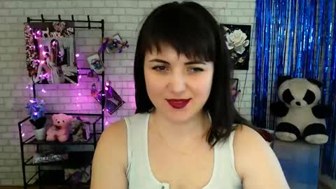 Snapshot of darina_m_ chatting on 02/08/25, 11:55 Darina online show from 02/08/25, 11:55