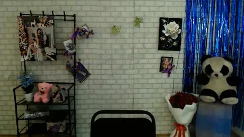 Snapshot of darina_m_ chatting on 02/11/25, 08:48 Darina online show from 02/11/25, 08:48