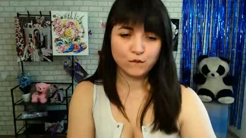 Snapshot of darina_m_ chatting on 02/21/25, 11:55 Darina online show from 02/21/25, 11:55
