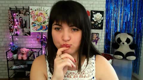 Snapshot of darina_m_ chatting on 02/22/25, 01:13 Darina online show from 02/22/25, 01:13