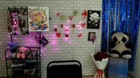 Snapshot of darina_m_ chatting on 02/23/25, 12:05 Darina online show from 02/23/25, 12:05