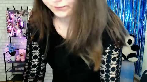 Snapshot of darina_m_ chatting on 02/28/25, 05:37 Darina online show from 02/28/25, 05:37