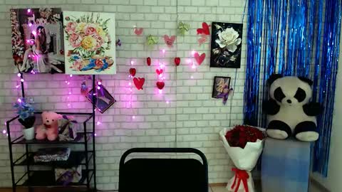 Snapshot of darina_m_ chatting on 03/12/25, 11:42 Darina online show from 03/12/25, 11:42