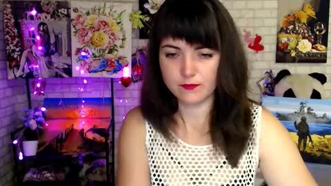 Snapshot of darina_m_ chatting on 10/17/25, 04:59 Darina online show from 10/17/25, 04:59