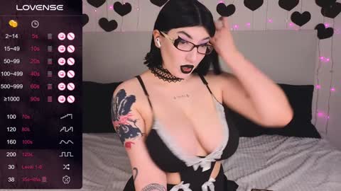 Snapshot of dario_doll_ chatting on 12/27/24, 12:01 Daria online show from 12/27/24, 12:01