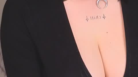 Snapshot of dario_doll_ chatting on 01/06/25, 10:57 Daria online show from 01/06/25, 10:57