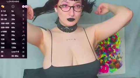 Snapshot of dario_doll_ chatting on 10/22/25, 08:36 Daria online show from 10/22/25, 08:36