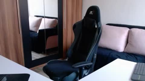 darius_94 online show from 09/15/25, 05:51