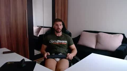 darius_94 online show from 09/23/25, 07:44