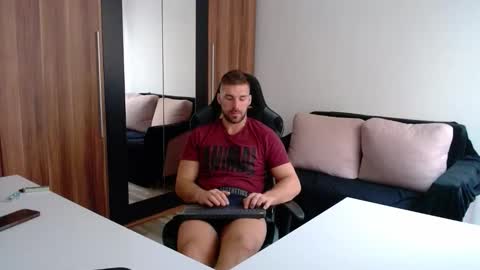 darius_94 online show from 10/08/25, 07:39