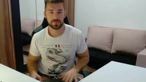 darius_94 online show from 10/21/25, 05:19