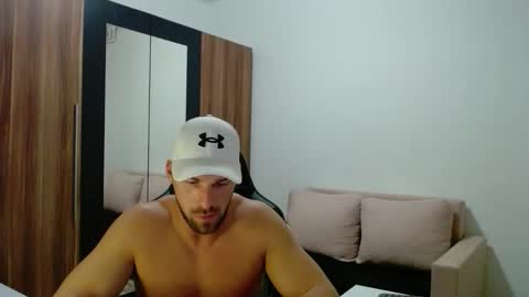 darius_94 online show from 11/11/25, 04:40