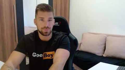 darius_94 online show from 11/18/25, 06:18