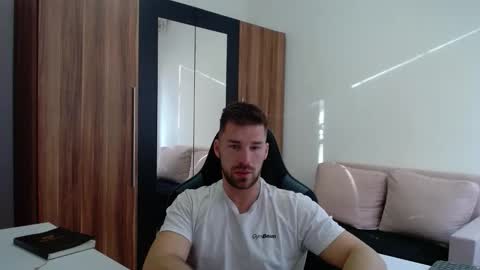 darius_94 online show from 04/19/26, 05:29