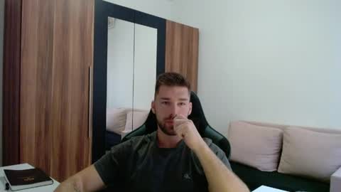 darius_94 online show from 04/21/26, 04:41