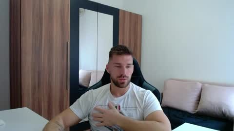 Snapshot of darius_94 chatting on 05/13/26, 04:43 darius_94 online show from 05/13/26, 04:43