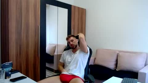 Snapshot of darius_94 chatting on 06/27/26, 12:33 darius_94 online show from 06/27/26, 12:33