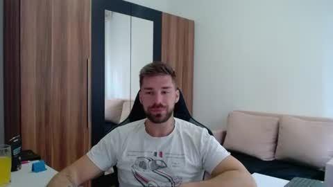 Snapshot of darius_94 chatting on 07/08/26, 06:51 darius_94 online show from 07/08/26, 06:51