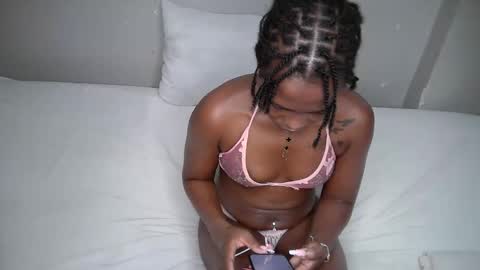 dark_lovly online show from 11/10/25, 07:40