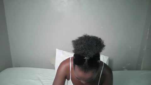 dark_lovly online show from 02/21/26, 08:04