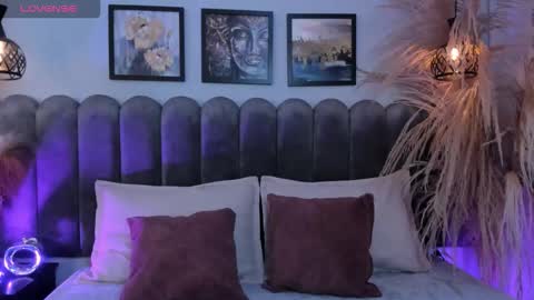 Snapshot of dark_nina_ chatting on 10/22/25, 03:29 Nina online show from 10/22/25, 03:29