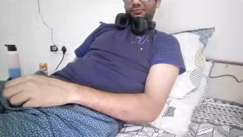 Snapshot of darkbud03 chatting on 07/29/26, 06:17 just a guy online show from 07/29/26, 06:17