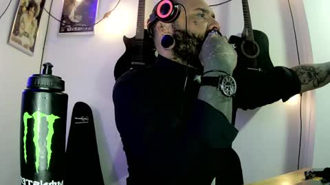 Snapshot of darkclothes chatting on 12/22/24, 11:41 darkclothes online show from 12/22/24, 11:41