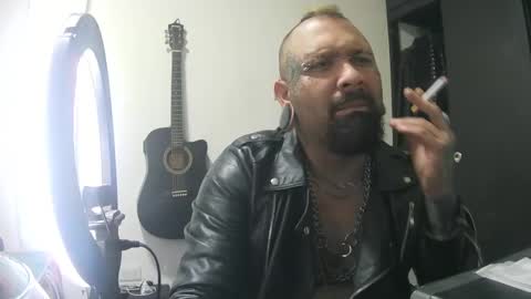 Snapshot of darkclothes chatting on 01/19/25, 05:58 darkclothes online show from 01/19/25, 05:58