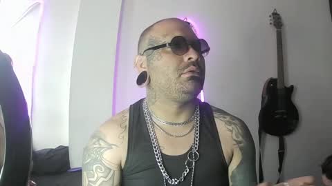 Snapshot of darkclothes chatting on 02/02/25, 07:35 darkclothes online show from 02/02/25, 07:35