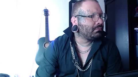 Snapshot of darkclothes chatting on 02/17/25, 07:42 darkclothes online show from 02/17/25, 07:42