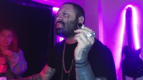 Snapshot of darkclothes chatting on 02/26/25, 04:03 darkclothes online show from 02/26/25, 04:03