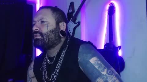 Snapshot of darkclothes chatting on 03/03/25, 02:04 darkclothes online show from 03/03/25, 02:04