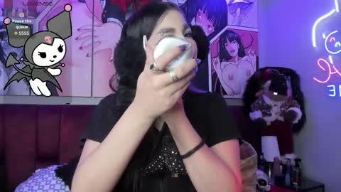 Snapshot of darki_shine_ chatting on 12/17/25, 01:28 cleitlin vinson online show from 12/17/25, 01:28