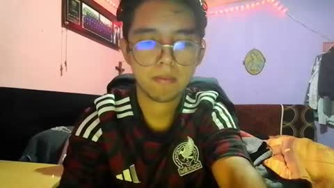 Snapshot of darknex_ chatting on 06/28/26, 04:29 Jose Ian online show from 06/28/26, 04:29