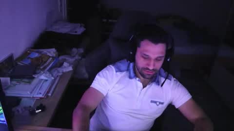 darkschneider_ online show from 09/30/25, 05:34