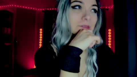 Snapshot of darkskullmistress chatting on 04/24/26, 02:47 roseredgoddess online show from 04/24/26, 02:47