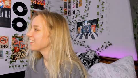 lina online show from 12/12/24, 09:04