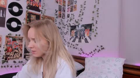 lina online show from 12/17/24, 02:33