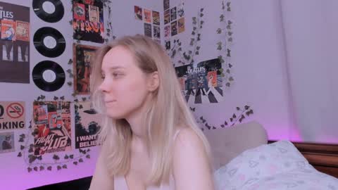 lina online show from 12/17/24, 08:43