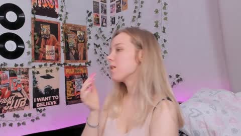 lina online show from 12/20/24, 08:34